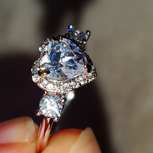 Sterling silver heart ring - Picture 1 of 9